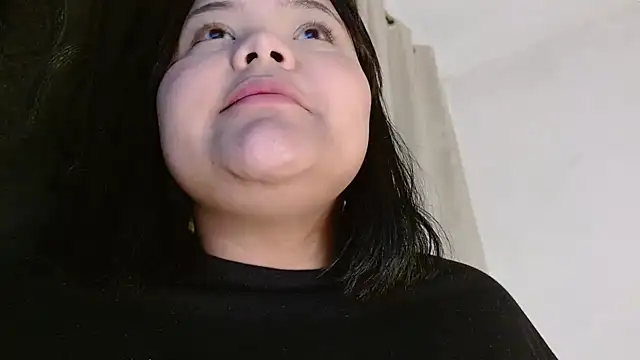 Snapshot of sexychubby___ chatting on January 13, 1:02 am sexychubby online show from January 13, 1:02 am