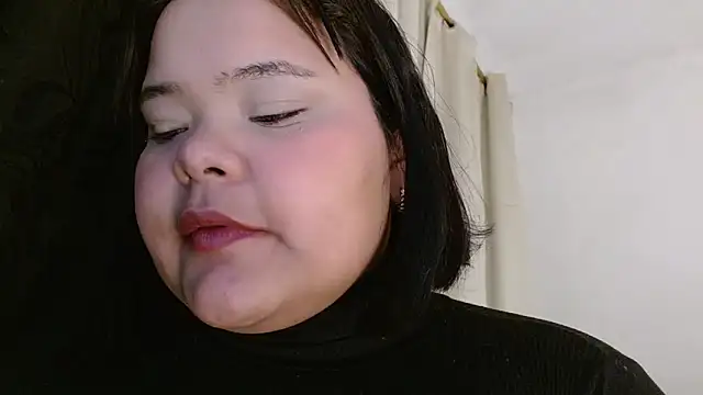Snapshot of sexychubby___ chatting on February 15, 11:14 pm sexychubby online show from February 15, 11:14 pm