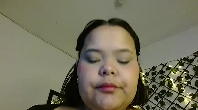 Snapshot of sexychubby___ chatting on February 25, 9:42 am sexychubby online show from February 25, 9:42 am