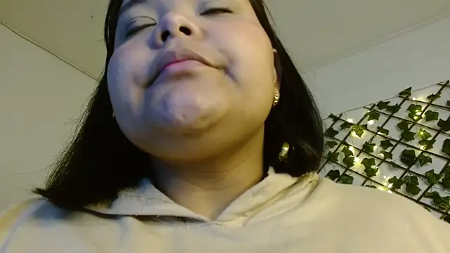 Snapshot of sexychubby___ chatting on March 9, 10:08 am sexychubby online show from March 9, 10:08 am