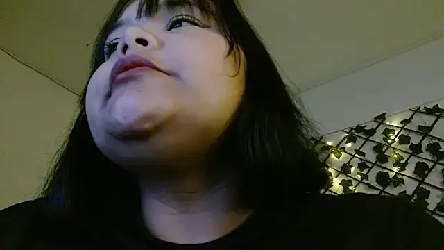 Snapshot of sexychubby___ chatting on March 21, 9:01 am sexychubby online show from March 21, 9:01 am