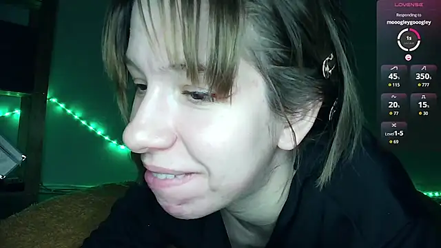 Snapshot of cruellagoth666 chatting on October 4, 12:30 am cruellagoth666 online show from October 4, 12:30 am