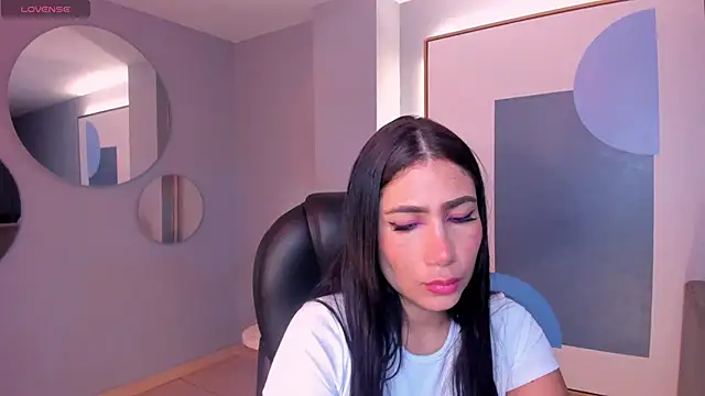 Snapshot of MarieJaneX chatting on December 12, 10:45 am MarieJaneX online show from December 12, 10:45 am