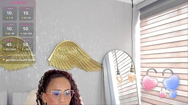 EmmaFerrary online show from November 6, 7:15 pm