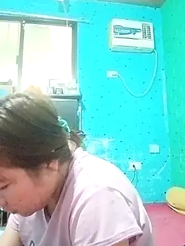 Snapshot of yummyclits4uxxx chatting on January 13, 8:05 am yummyclits4uxxx online show from January 13, 8:05 am