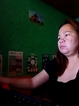 Snapshot of yummyclits4uxxx chatting on January 14, 6:24 am yummyclits4uxxx online show from January 14, 6:24 am