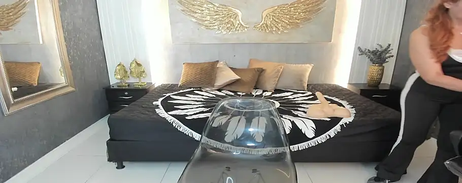 cintiagreyx online show from January 8, 11:45 am