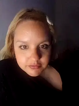 Snapshot of shaynarg chatting on November 18, 5:12 am shaynarg online show from November 18, 5:12 am