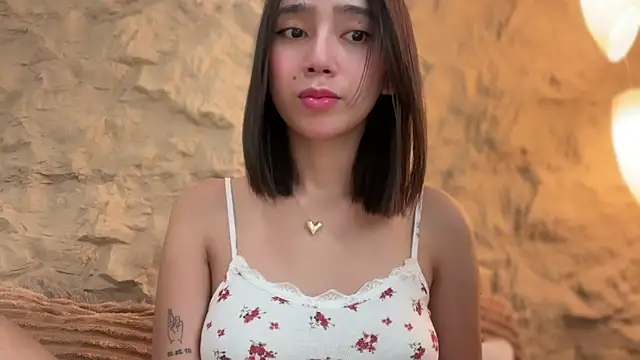 Snapshot of GenesisCastillano chatting on March 20, 5:45 am GenesisCastillano online show from March 20, 5:45 am