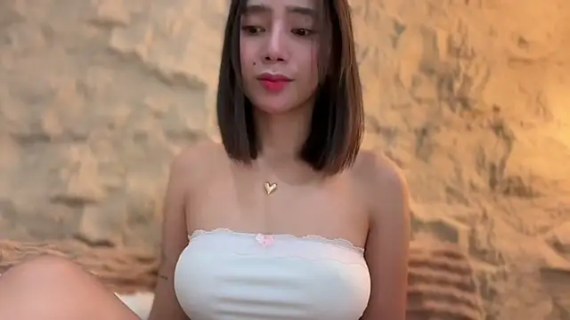 Snapshot of GenesisCastillano chatting on March 31, 3:52 am GenesisCastillano online show from March 31, 3:52 am