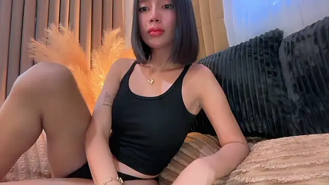 Snapshot of GenesisCastillano chatting on August 4, 7:44 am GenesisCastillano online show from August 4, 7:44 am