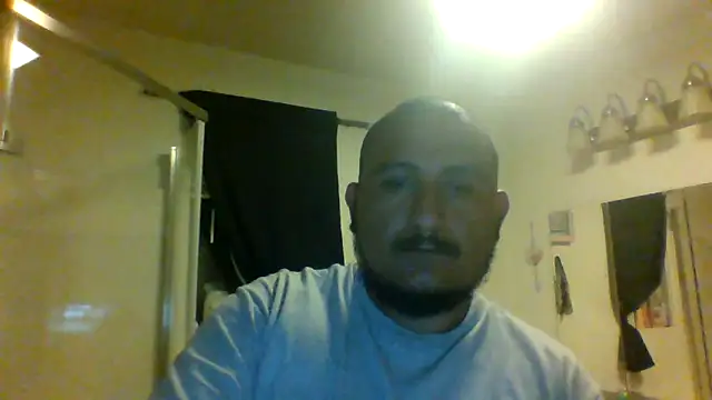 Snapshot of dro6969 chatting on October 17, 2:37 am dro6969 online show from October 17, 2:37 am