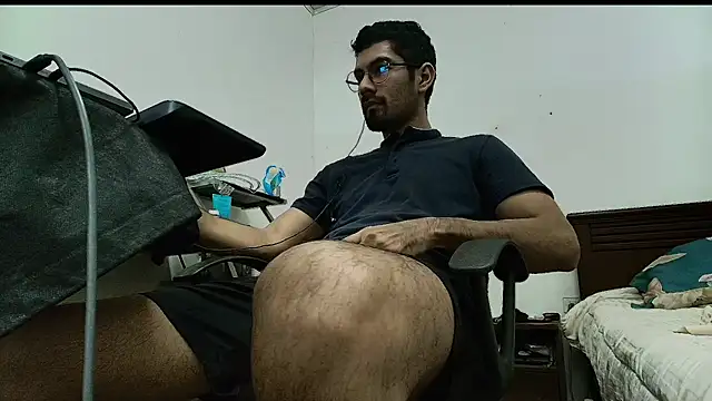 Snapshot of x-sebastian chatting on April 4, 8:17 pm x-sebastian online show from April 4, 8:17 pm