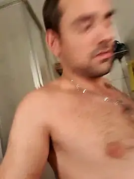 Snapshot of SpliffJiff chatting on October 17, 2:59 am SpliffJiff online show from October 17, 2:59 am