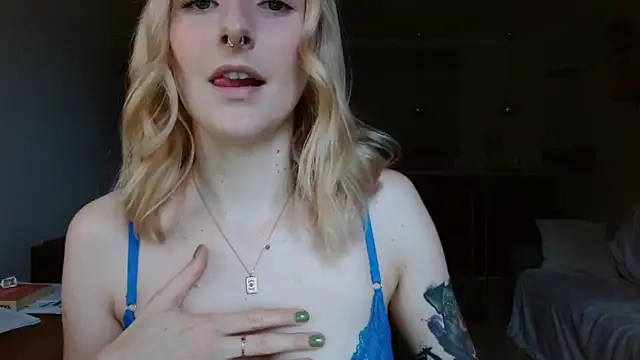 illusorycat online show from November 18, 1:04 pm