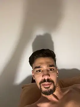 Snapshot of Hermanooooooo chatting on December 18, 1:37 am Hermanooooooo online show from December 18, 1:37 am