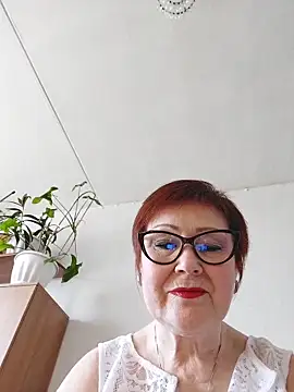 Snapshot of Fire_Night chatting on April 6, 7:42 am Fire Night online show from April 6, 7:42 am