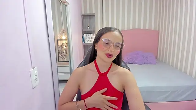 LORELAIGIVEN online show from May 8, 12:32 pm