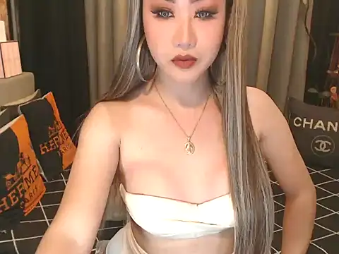 Snapshot of JustForCassie chatting on May 24, 3:22 am JustForCassie online show from May 24, 3:22 am