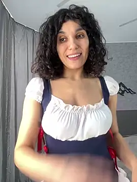 Snapshot of _CurlySue_ chatting on February 27, 9:54 am CurlySue online show from February 27, 9:54 am