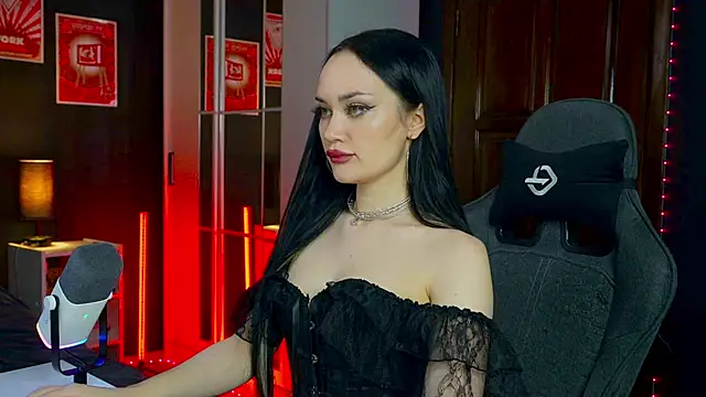 QueenAliss online show from February 2, 6:01 am