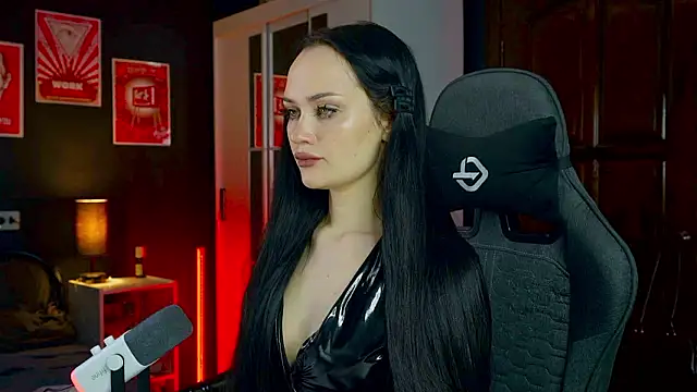 QueenAliss online show from February 13, 6:31 am