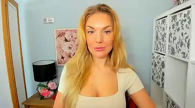 AulloraHoney online show from December 2, 6:20 am