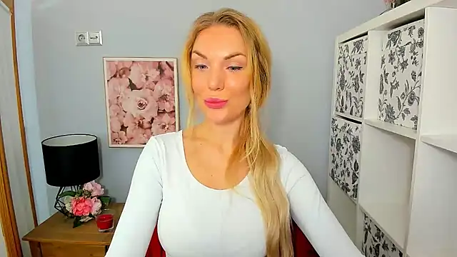 AulloraHoney online show from December 3, 9:22 am