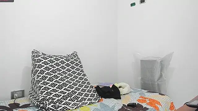 Snapshot of perla_jeff chatting on December 3, 9:34 pm perla jeff online show from December 3, 9:34 pm