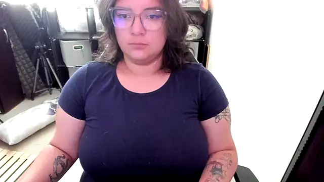 aika-dreams online show from December 4, 1:20 pm