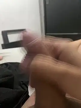 Snapshot of dustbor chatting on January 22, 9:32 pm dustbor online show from January 22, 9:32 pm