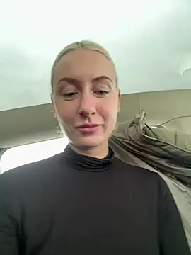Snapshot of CutieEmy chatting on February 24, 11:32 am CutieEmy online show from February 24, 11:32 am
