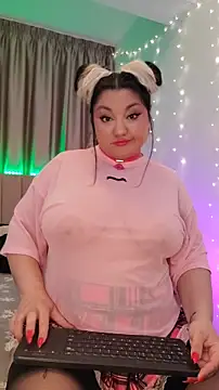 Larissa K online show from December 17, 3:18 pm