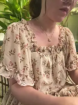 HinaLovely online show from February 1, 1:20 pm