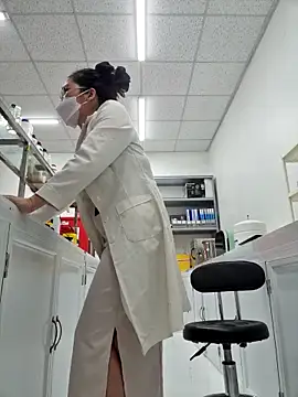 HinaLovely online show from February 11, 6:40 am