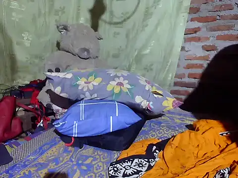 Snapshot of Alora-shine chatting on April 1, 6:49 pm Alora-shine online show from April 1, 6:49 pm