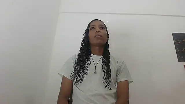 Snapshot of shairaStarr chatting on December 4, 1:03 am shairaStarr online show from December 4, 1:03 am