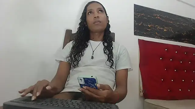 Snapshot of shairaStarr chatting on December 4, 4:10 am shairaStarr online show from December 4, 4:10 am