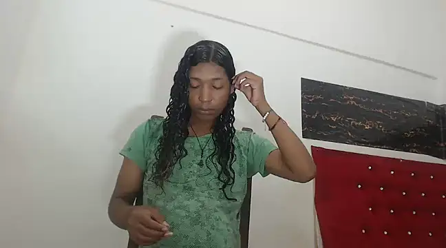 Snapshot of shairaStarr chatting on December 6, 3:33 pm shairaStarr online show from December 6, 3:33 pm