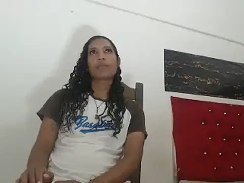 Snapshot of shairaStarr chatting on December 13, 10:45 pm shairaStarr online show from December 13, 10:45 pm