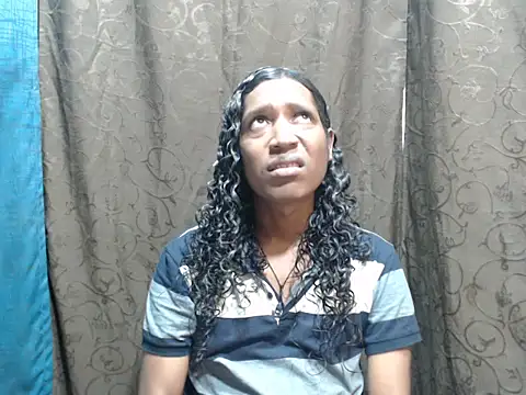 Snapshot of shairaStarr chatting on October 3, 3:03 am shairaStarr online show from October 3, 3:03 am