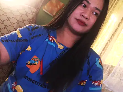 Snapshot of Hugeladycockmarga chatting on January 15, 12:26 am Hugeladycockmarga online show from January 15, 12:26 am