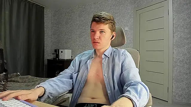 Snapshot of Bananas_dick chatting on June 19, 9:57 am Bananas dick online show from June 19, 9:57 am