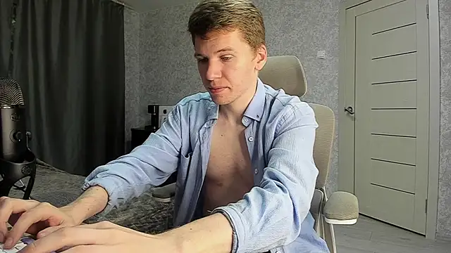 Snapshot of Bananas_dick chatting on June 22, 3:25 am Bananas dick online show from June 22, 3:25 am