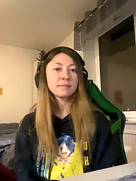 Snapshot of chibi_moon_ chatting on December 22, 7:00 pm chibi moon online show from December 22, 7:00 pm