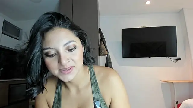 Snapshot of alexademie1 chatting on January 3, 1:58 pm alexademie1 online show from January 3, 1:58 pm