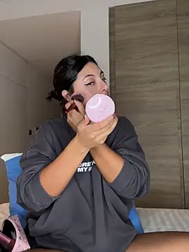 Snapshot of alexademie1 chatting on November 23, 1:22 pm alexademie1 online show from November 23, 1:22 pm