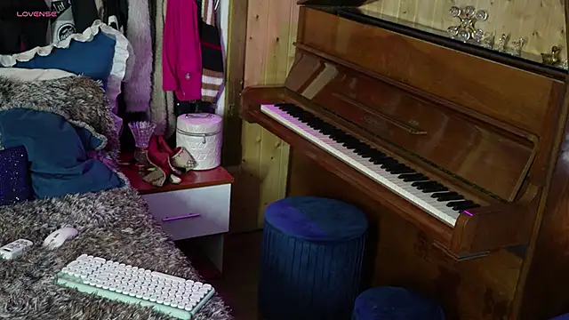 Snapshot of VanessaDoyle chatting on September 18, 2:19 pm VanessaDoyle online show from September 18, 2:19 pm