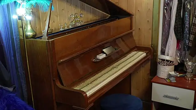 Snapshot of VanessaDoyle chatting on September 24, 2:53 pm VanessaDoyle online show from September 24, 2:53 pm