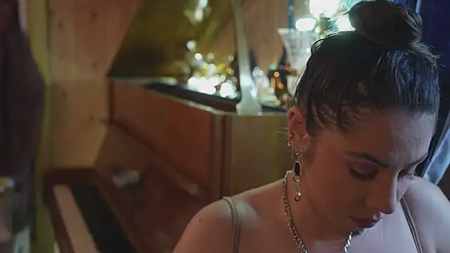 Snapshot of VanessaDoyle chatting on October 27, 8:18 am VanessaDoyle online show from October 27, 8:18 am